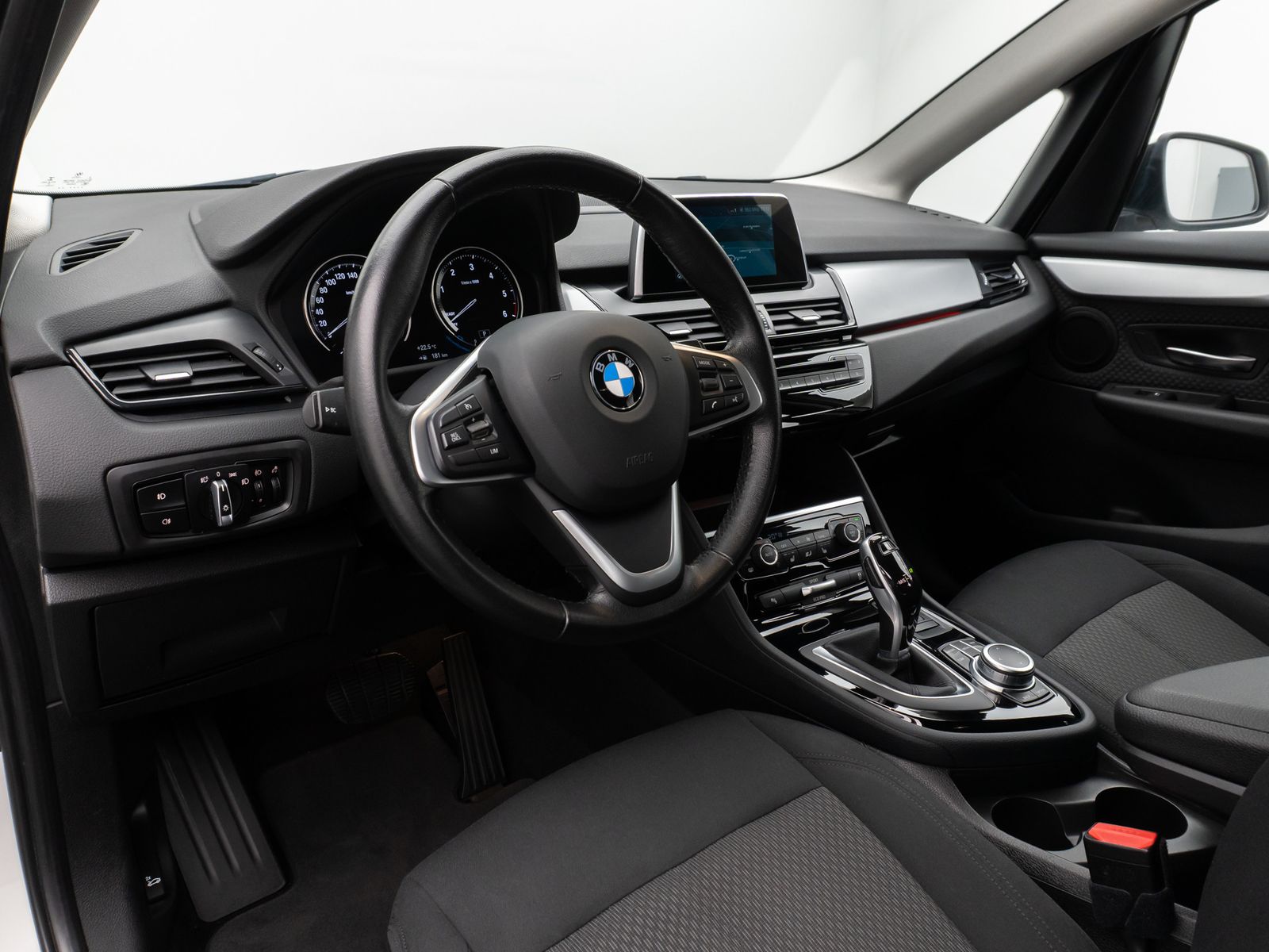 Fahrzeugabbildung BMW 218d Kamera Navi HiFi AHK LED Geschwindigkeitsre