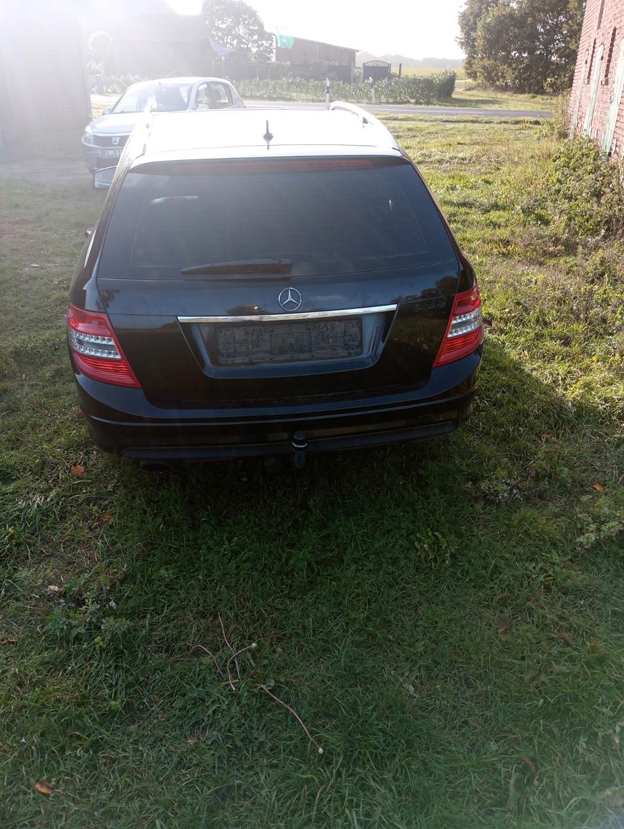 Mercedes-Benz C220 2008 — rear view