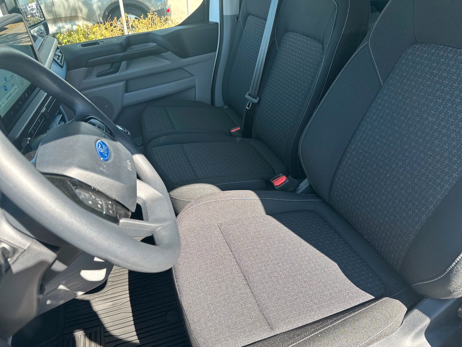 Fahrzeugabbildung Ford Transit Custom Kombi 320 L1 FWD Trend