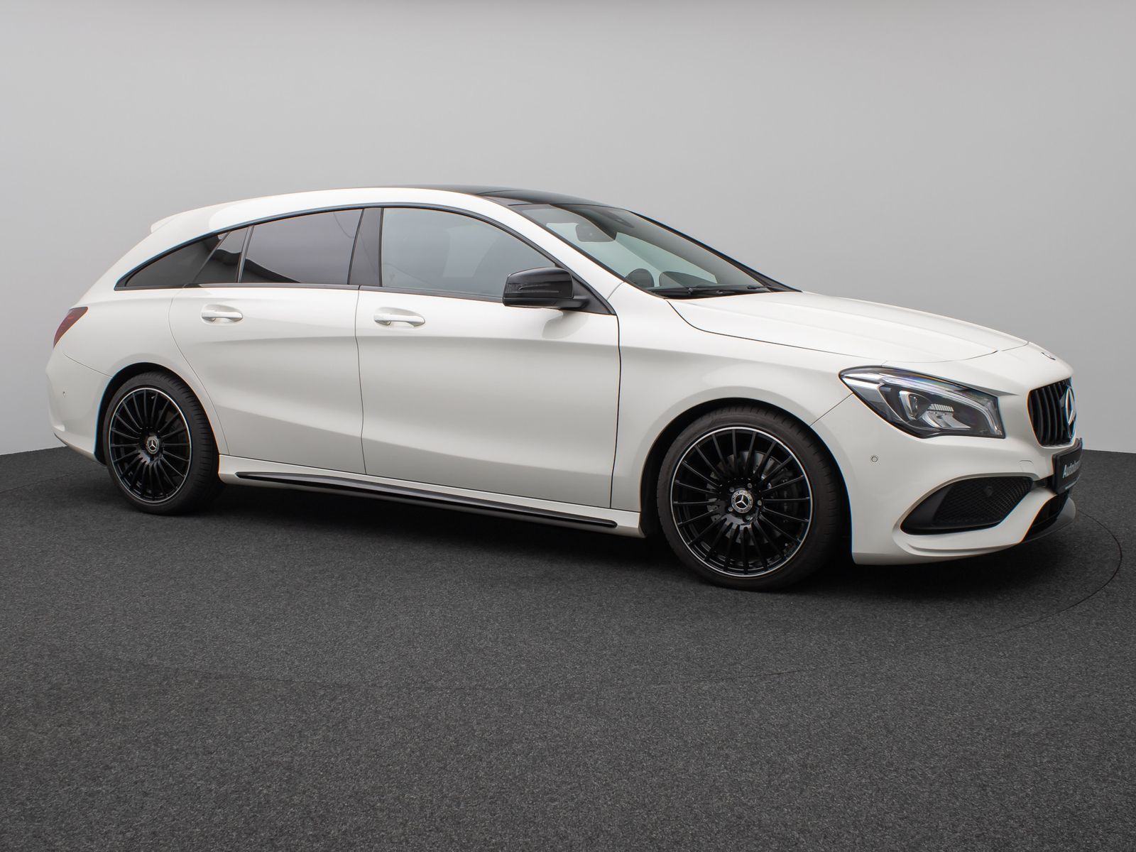 Fahrzeugabbildung Mercedes-Benz CLA 220 Shooting Brake /d 4Matic AMG Pano Standh
