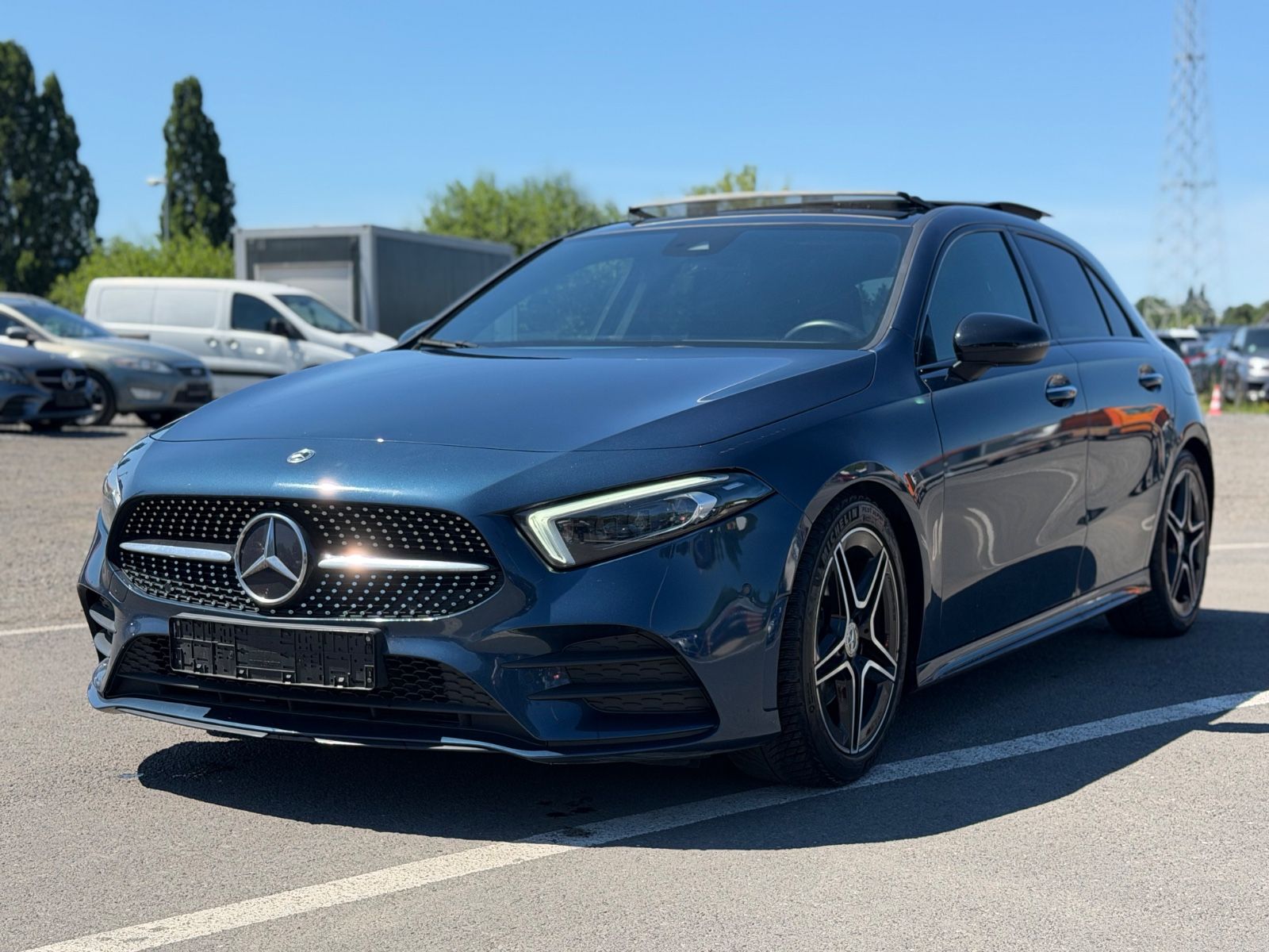 MERCEDES-BENZ A 180 AMG / PANO / AMBIENTE / KEYLESS