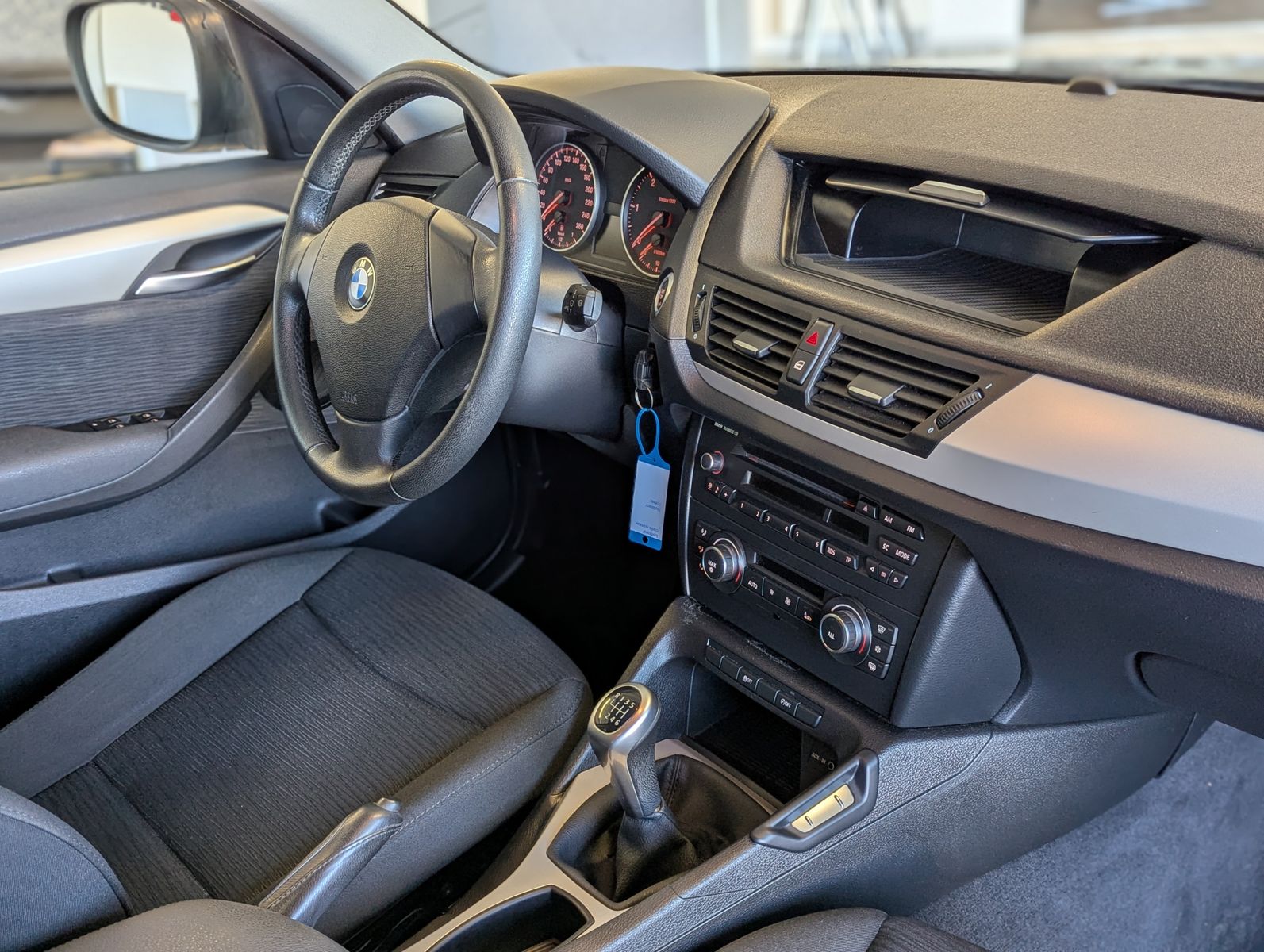 BMW X1 18 d x-Line Bi-Xenon Klimaautomatik Metallic - Image 13