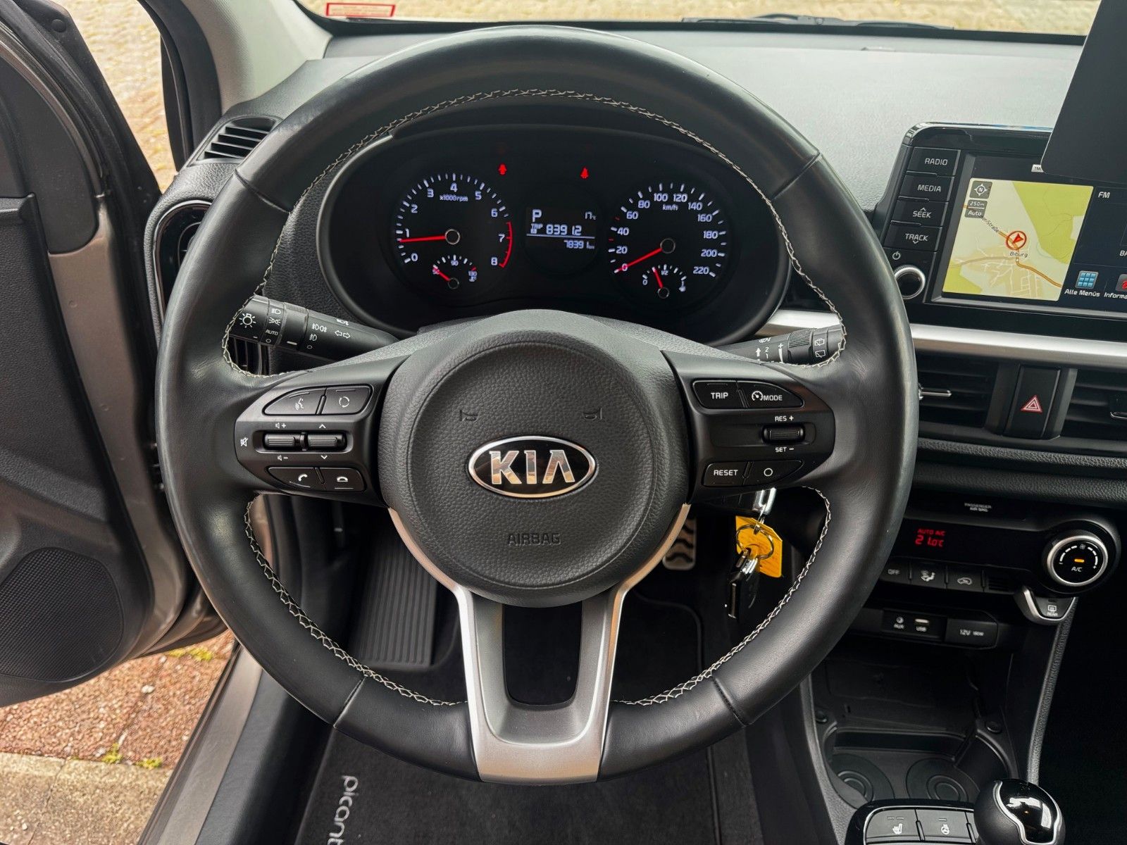 Fahrzeugabbildung Kia Picanto 1.2 SPIRIT Automatik NAVI KAMERA KLIMAUT