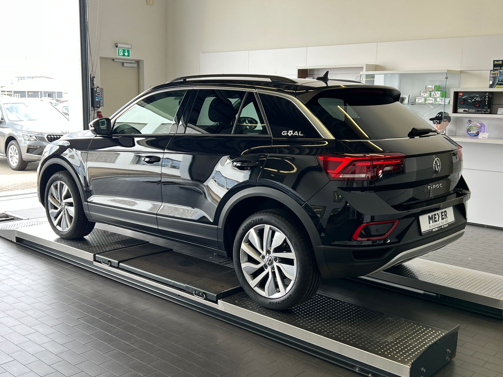 Fahrzeugabbildung Volkswagen T-Roc GOAL 2.0 TDI DSG *AHK, LED, "Plus"-Paket,