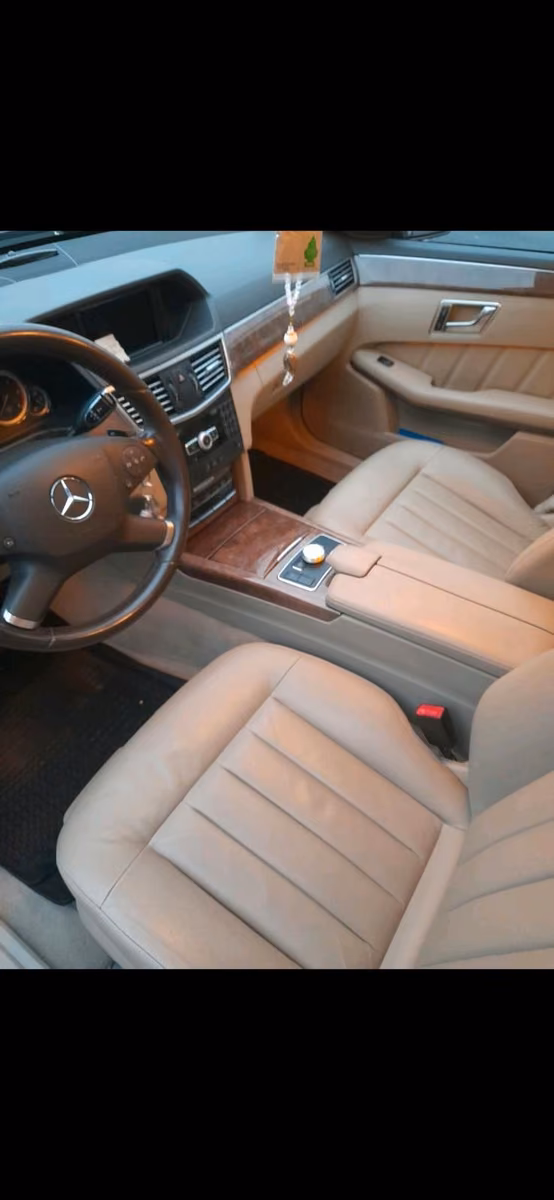 Mercedes-Benz 350 2012 — interior