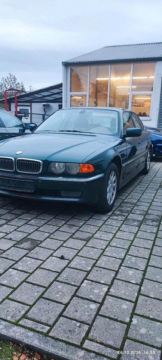 BMW 728