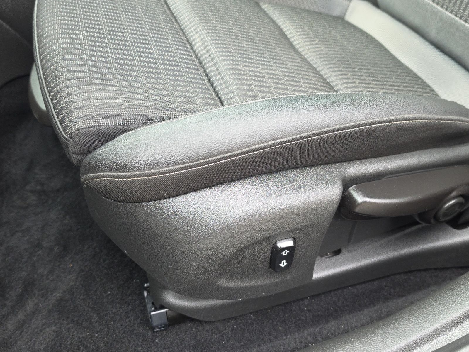 Fahrzeugabbildung Opel Astra K Lim. 5-trg. Elegance Start/Stop
