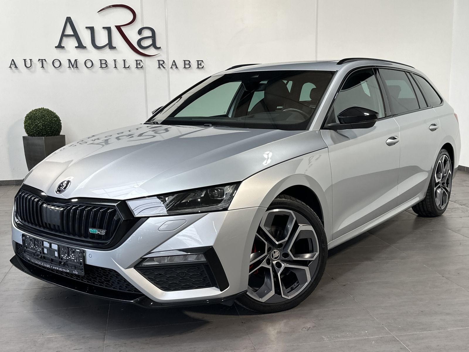 Fahrzeugabbildung SKODA Octavia Combi 4x4 RS NAV+LED+PANO+ACC+AHK+19ZOLL