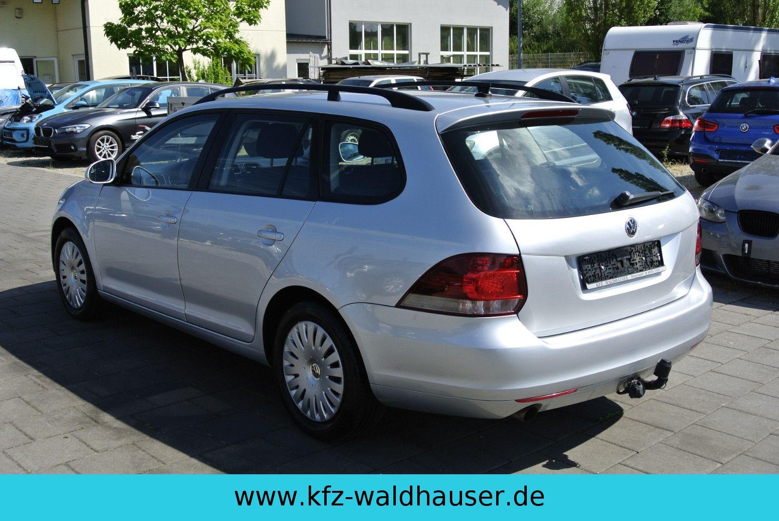Volkswagen Golf 2011 — rear view