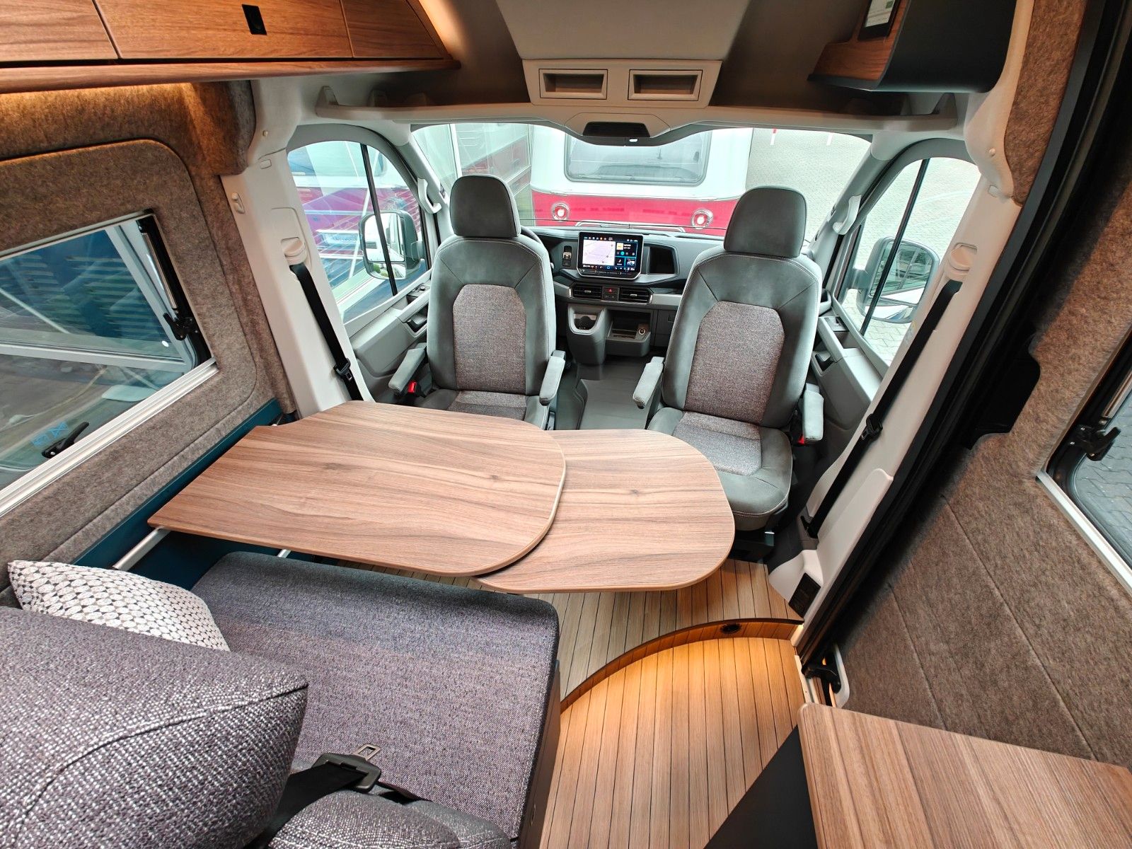 Fahrzeugabbildung HYMER / ERIBA / HYMERCAR CAR 600 - 18" A/T, Markise, AHK, VW Facelift! -