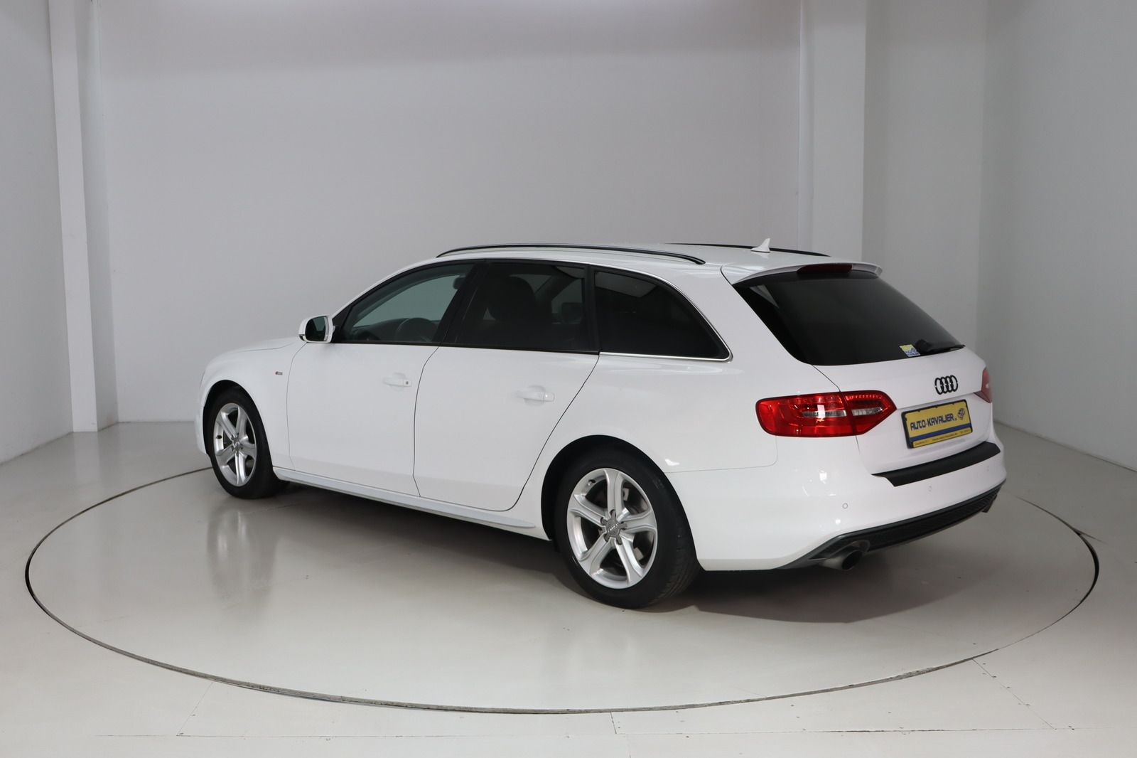 Fahrzeugabbildung Audi A4 1.8 TFSI Attraction Avant S-line * Bi-Xenon *