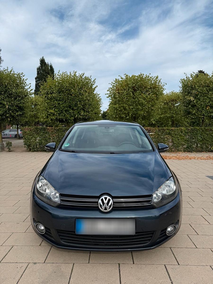 Volkswagen Golf 2009 — interior