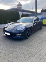 Porsche Panamera 4S  - Porsche Panamera: Schwarz