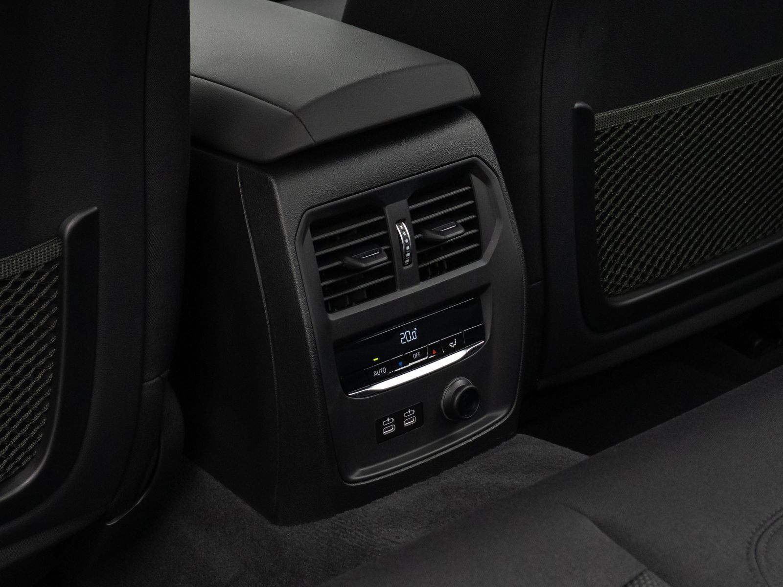 Fahrzeugabbildung BMW 330e CockPitPr Navi PDC Alarm Geschwindigkeitsre