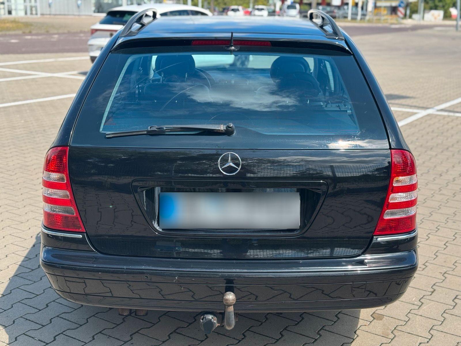 Mercedes-Benz C180 2005 — rear view