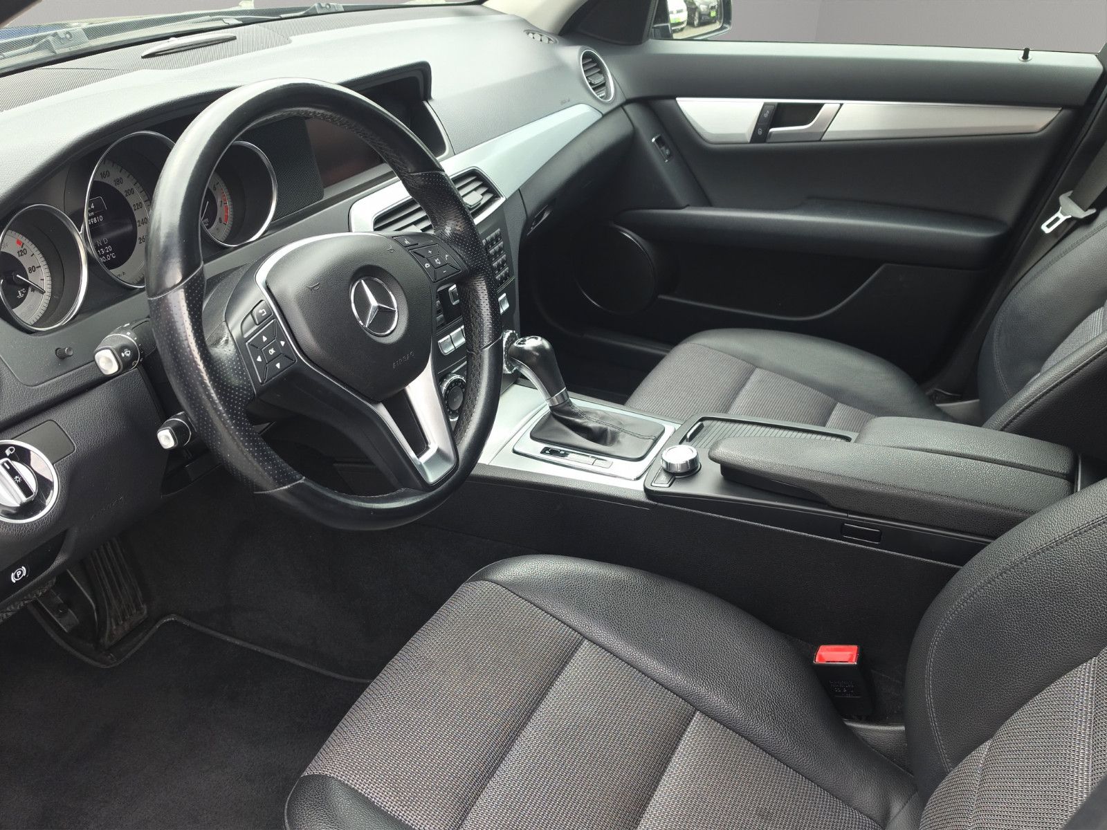 Fahrzeugabbildung Mercedes-Benz C 200 CGI BlueEfficiency AVANTGARDE/AUTOMATIK