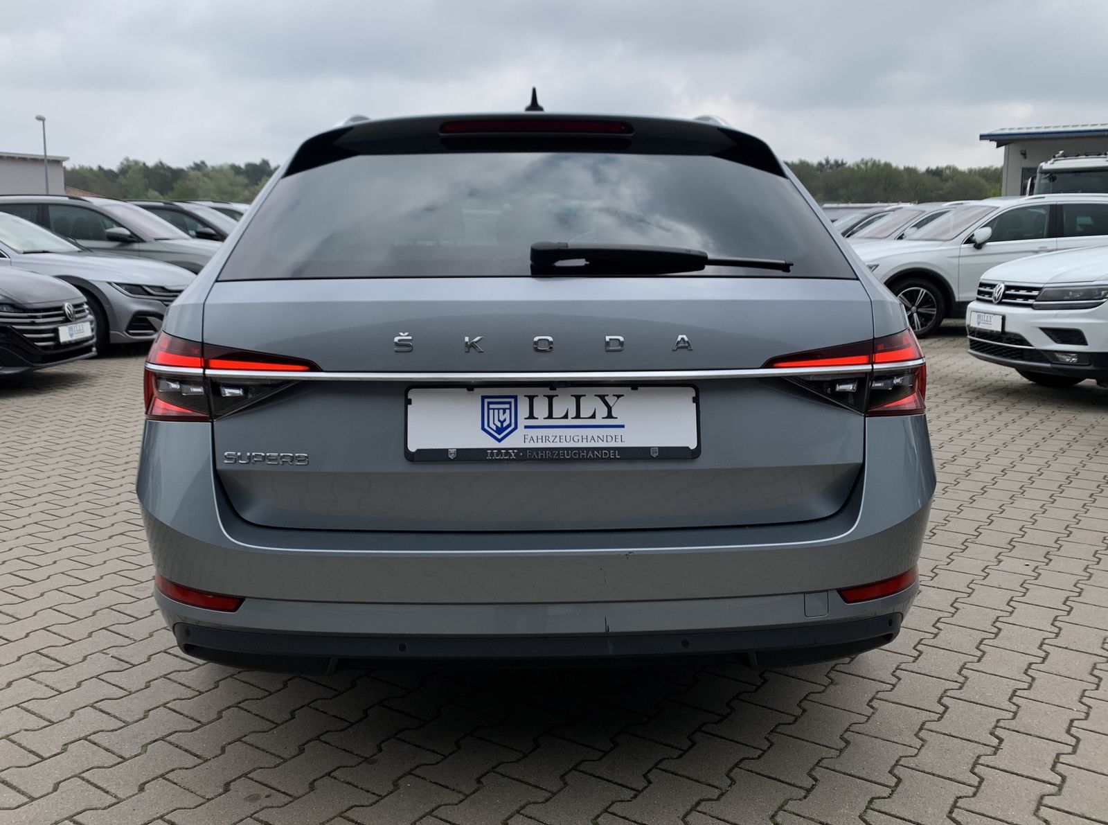 Fahrzeugabbildung SKODA Superb 2.0 TDI*AHK*Alcantara*360°Cam*STHZ*CANTON
