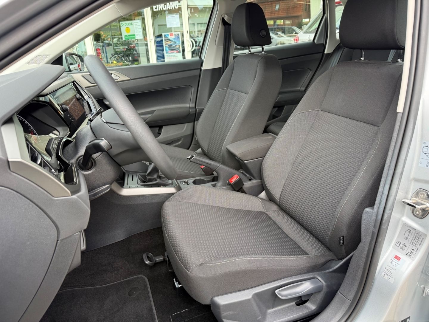 Fahrzeugabbildung Volkswagen Polo VI Comfortline Navi Kurv ACC WLAN DAB SHZ T