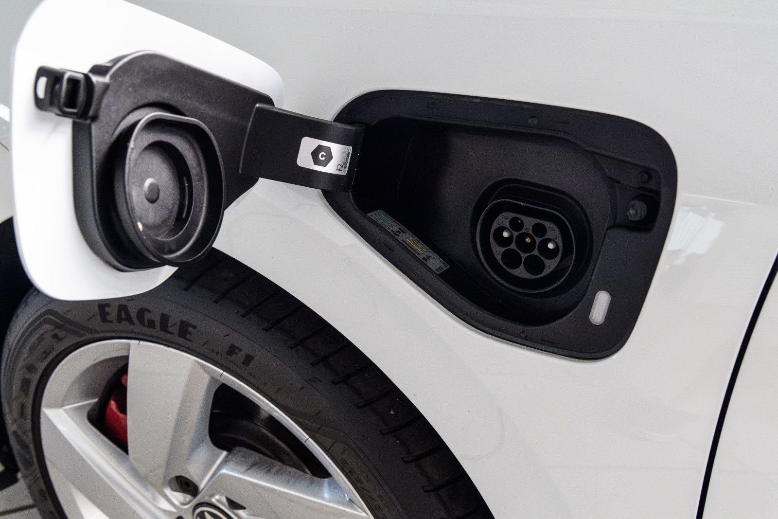 Fahrzeugabbildung Volkswagen Golf VIII Lim. GTE eHybrid +DSG+Navi+ACC
