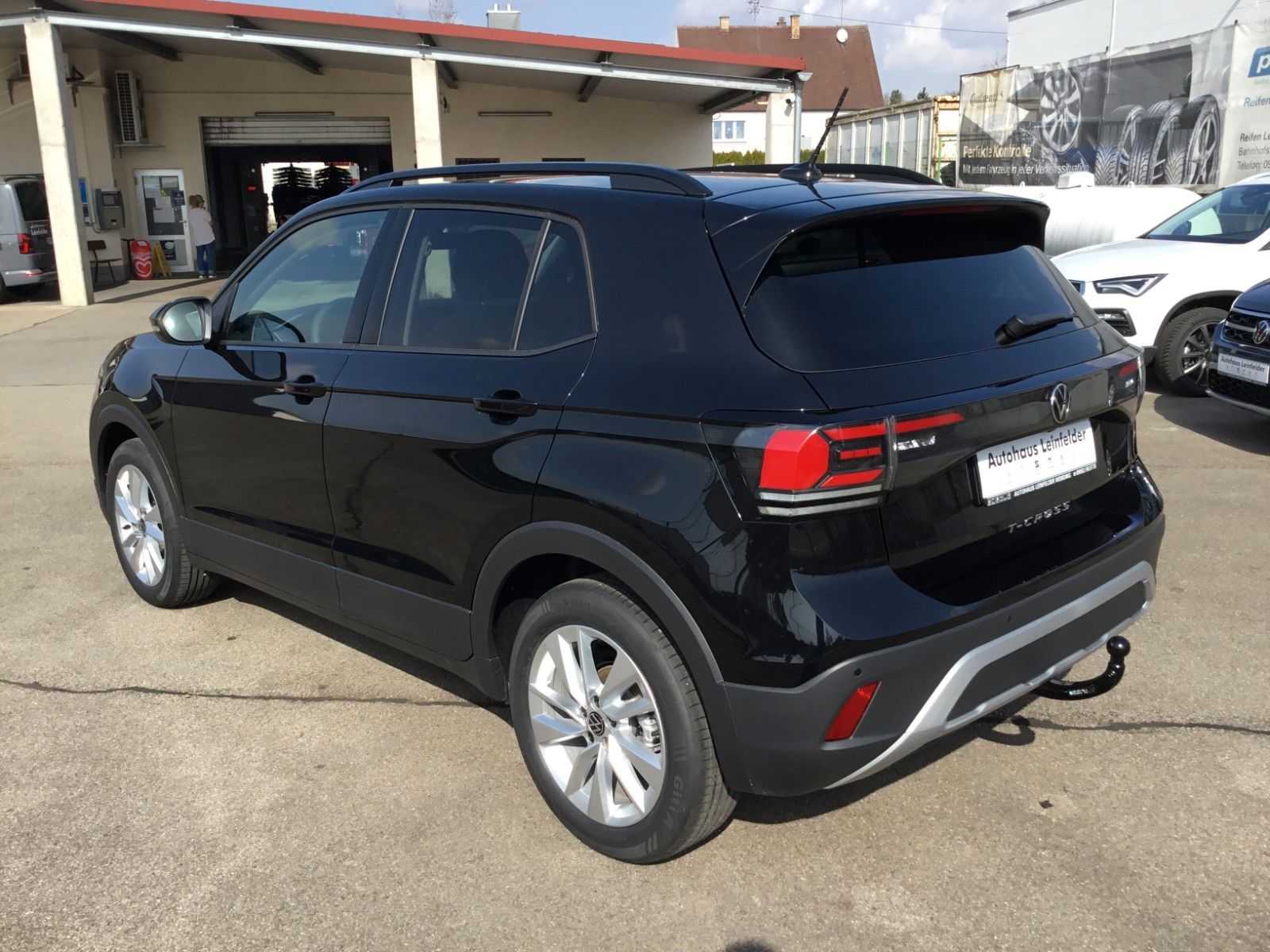 Fahrzeugabbildung Volkswagen T-Cross 1.0 TSI DSG Life+AHK+ACC+17"+Kamera