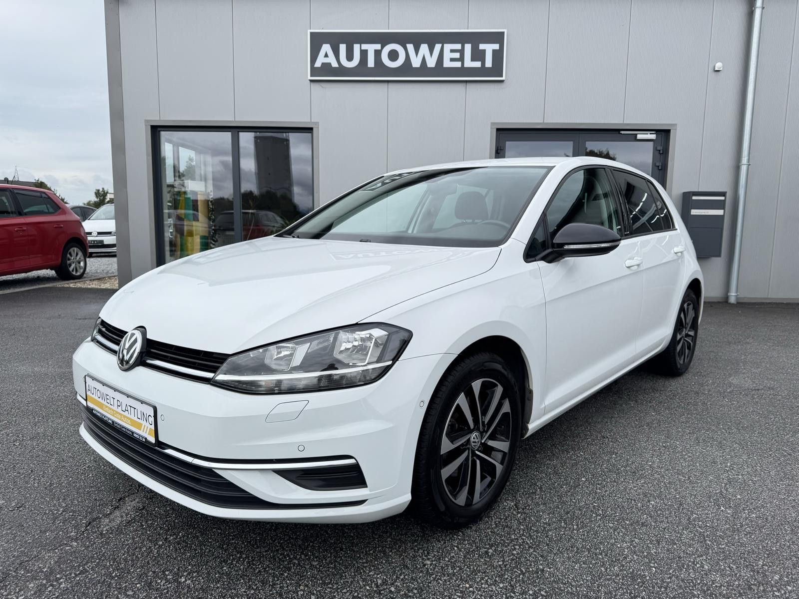 Volkswagen Golf - 1