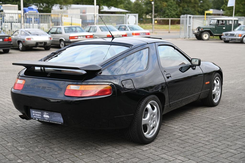 Porsche 928