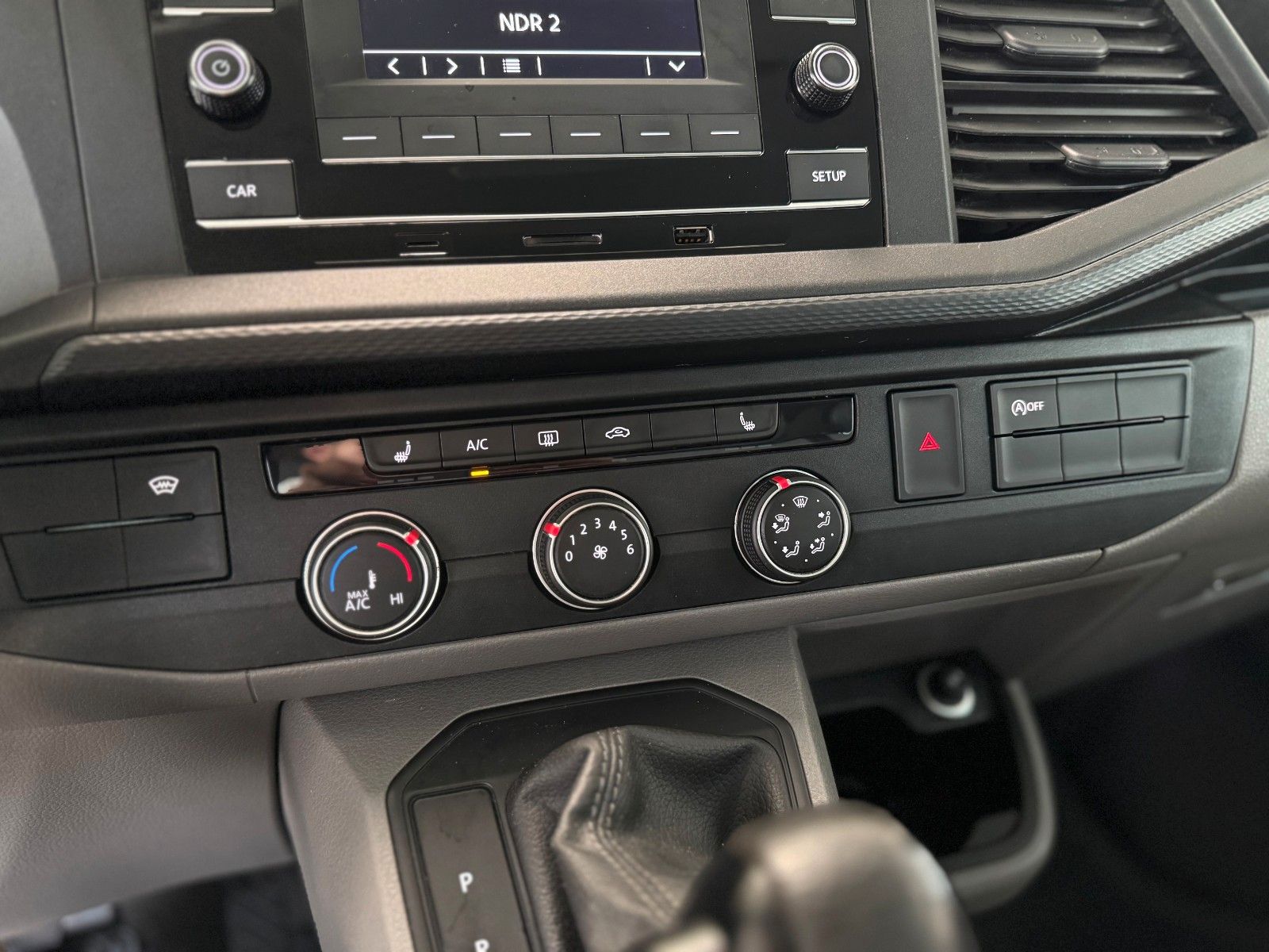 Fahrzeugabbildung Volkswagen T6 Transporter Kombi 2.0 TDI "Klima  9-Sitzer"