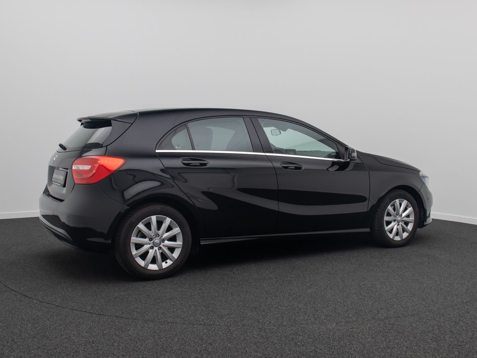 Fahrzeugabbildung Mercedes-Benz A180 BlueEfficiency Navi Sound Tempomat ParkAsst