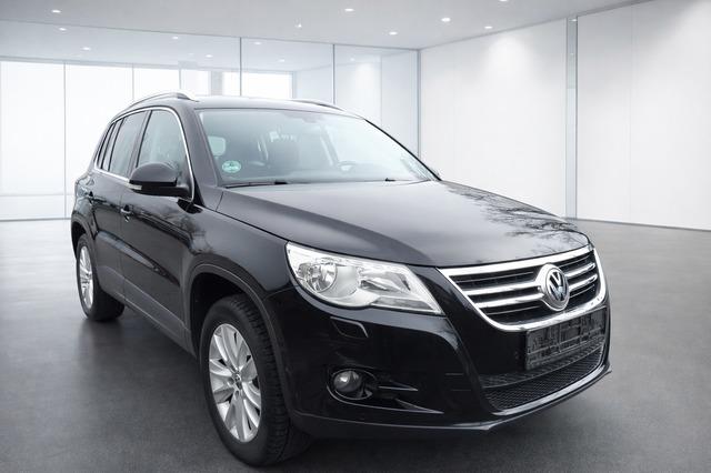 Volkswagen Tiguan 2.0 DSG P-Dach, Sitzh. ,Tempo.,AHK schwb.
