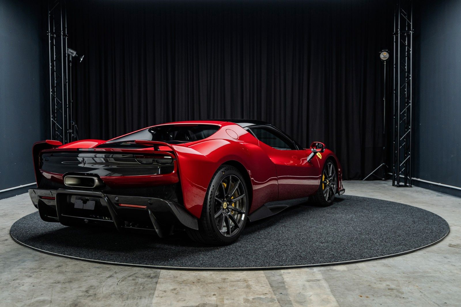 Fahrzeugabbildung Ferrari 296 GTB Speciale + Carbon + Lipstick Red + Lift