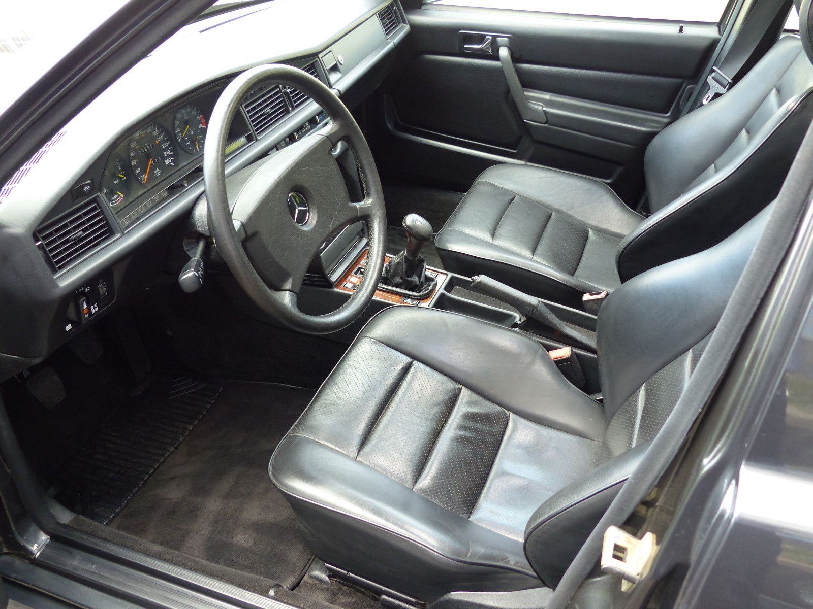 Fahrzeugabbildung Mercedes-Benz 190 E 2,3 16 V * 1.Hand* Erstlack*