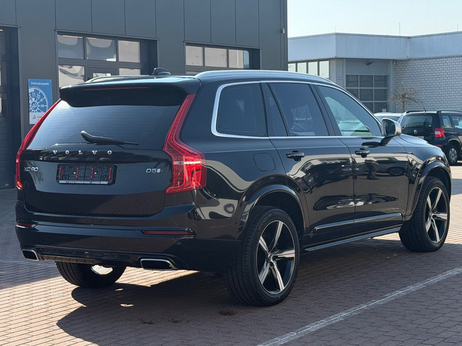 Fahrzeugabbildung Volvo XC90 D5 R Design AWD*LUFT*PANO*STHZ*7Si*MIETKAUF