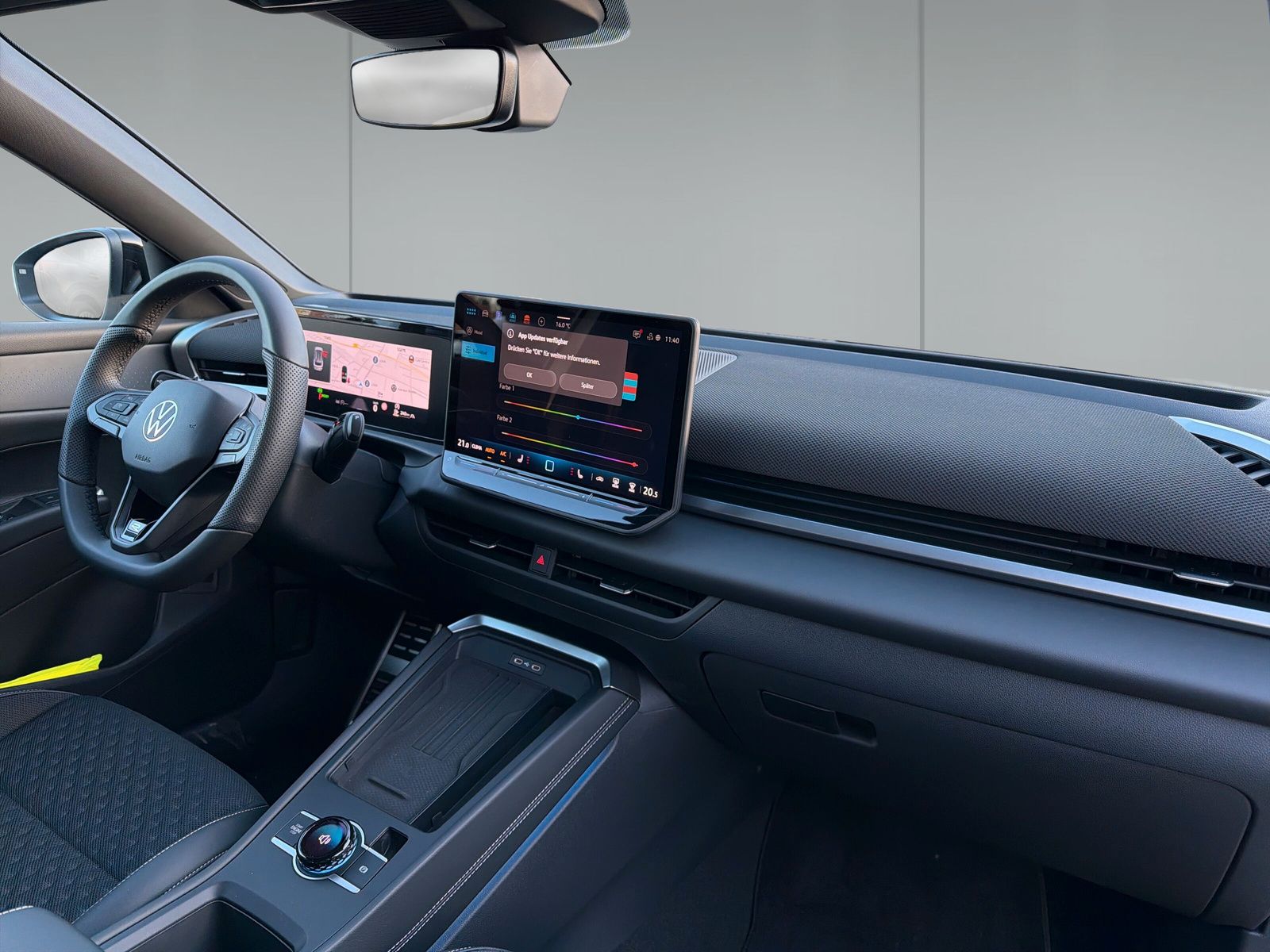 Volkswagen T-Roc R-Line 1.5 eTSI DSG IQ.Light Navi TravelAs imagem 3