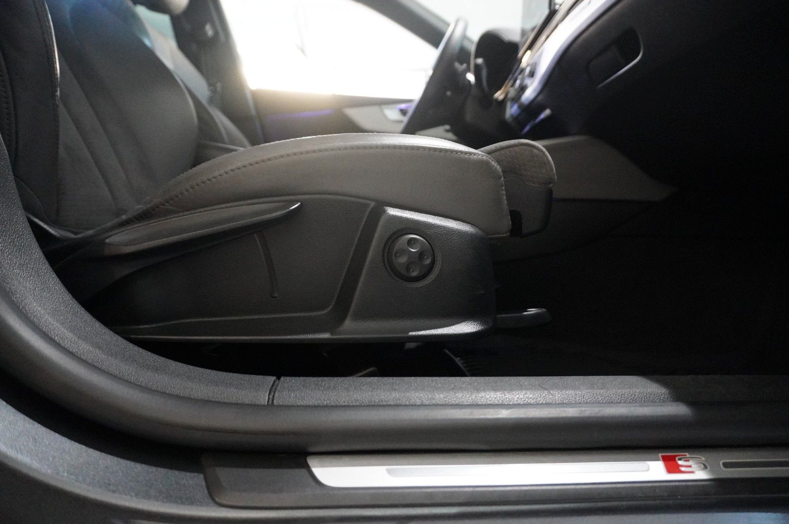 Fahrzeugabbildung Audi A5 Sportback 45 TFSI QUATTRO S-LINE NAVI/MATRIX