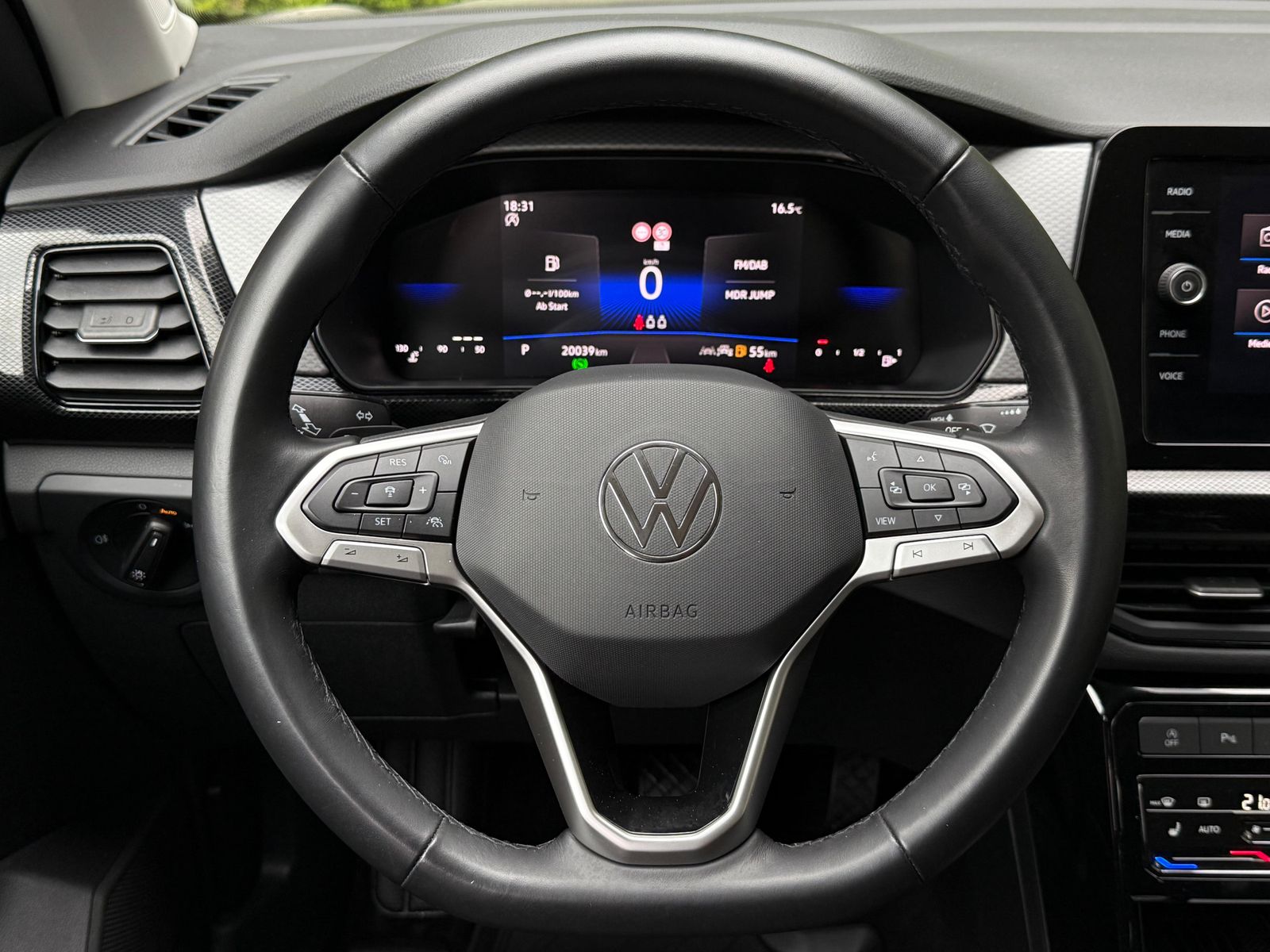 Fahrzeugabbildung Volkswagen T-Cross 1.0 TSI DSG Life LED+KAM+ACC+CARPL+SHZ+