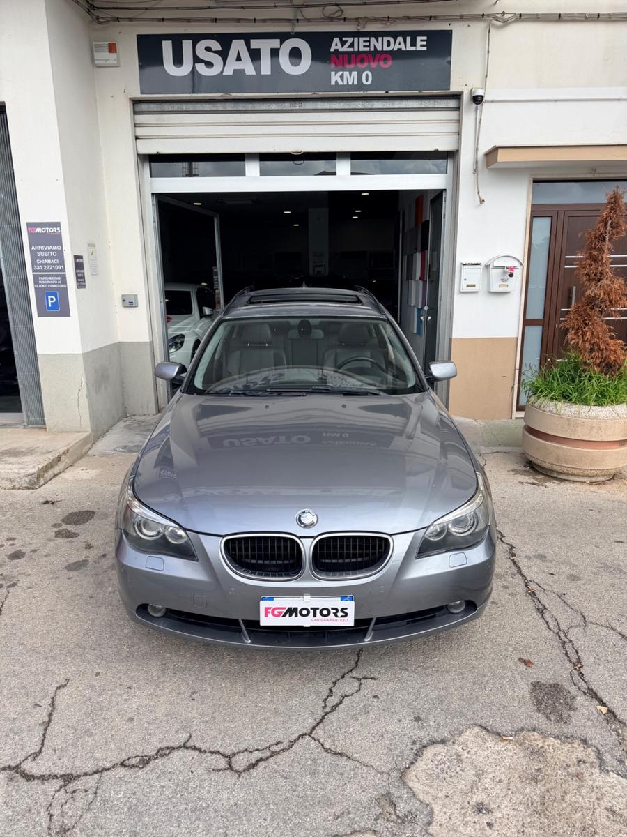 BMW 525 2004 — rear view