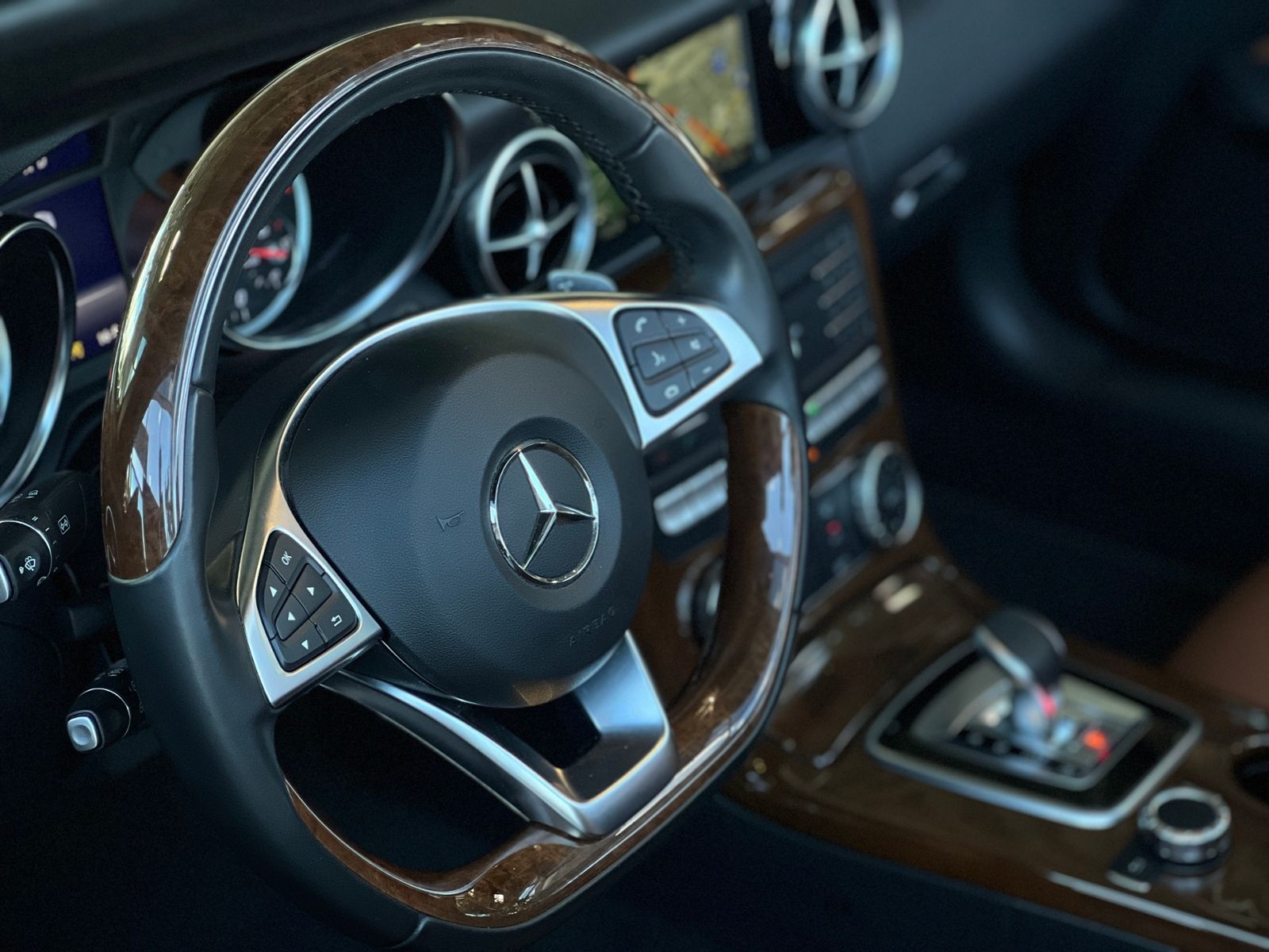 Fahrzeugabbildung Mercedes-Benz SLC 200 LED LEDER NAV SHZ PDC 18"