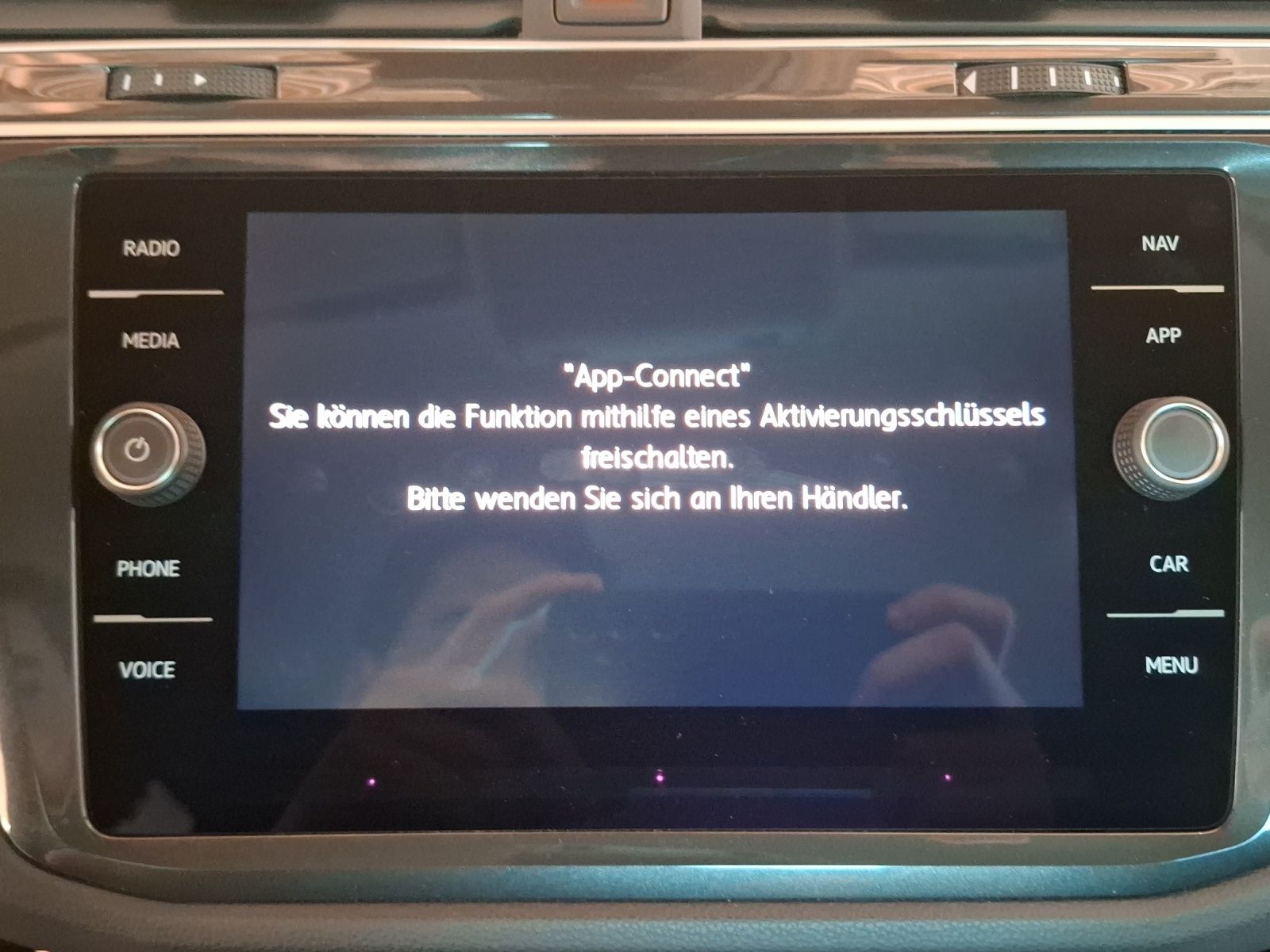 Fahrzeugabbildung Volkswagen Tiguan TSI Join LED AHK Navi HUD ACC PDC SH 19"