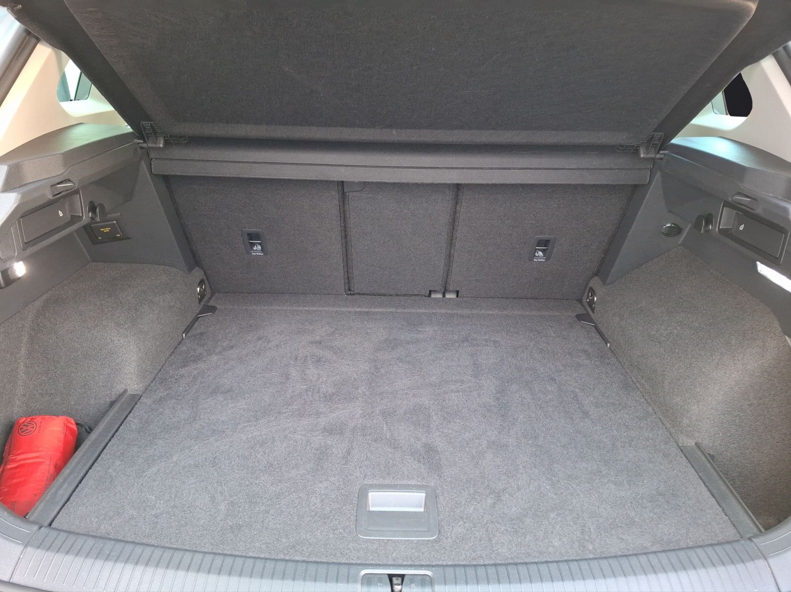Fahrzeugabbildung Volkswagen Tiguan TSI Elegance DSG 4M Matrix Navi AID ACC R