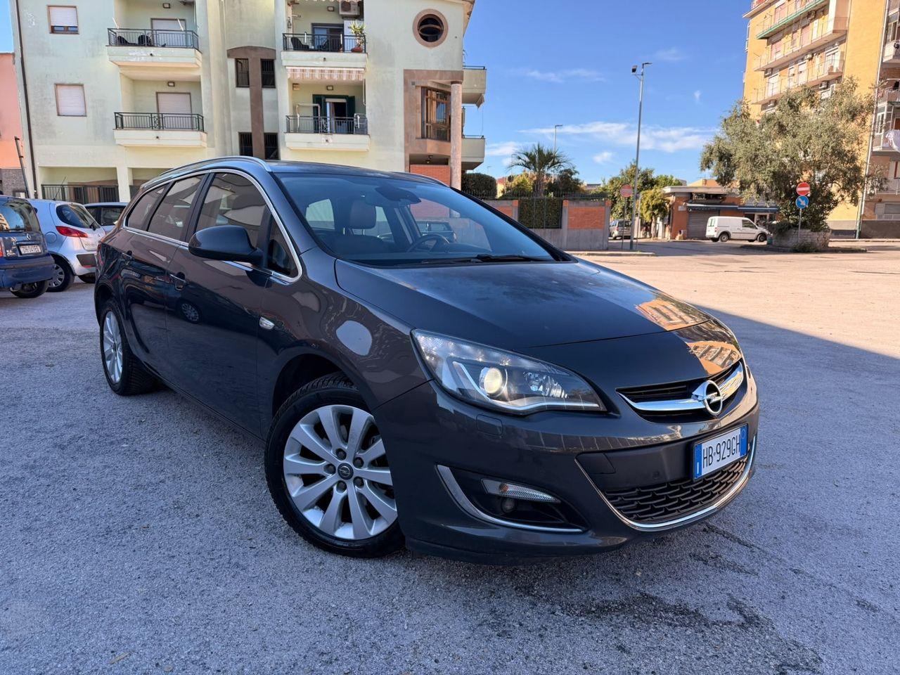 Opel Astra 2013 — interior