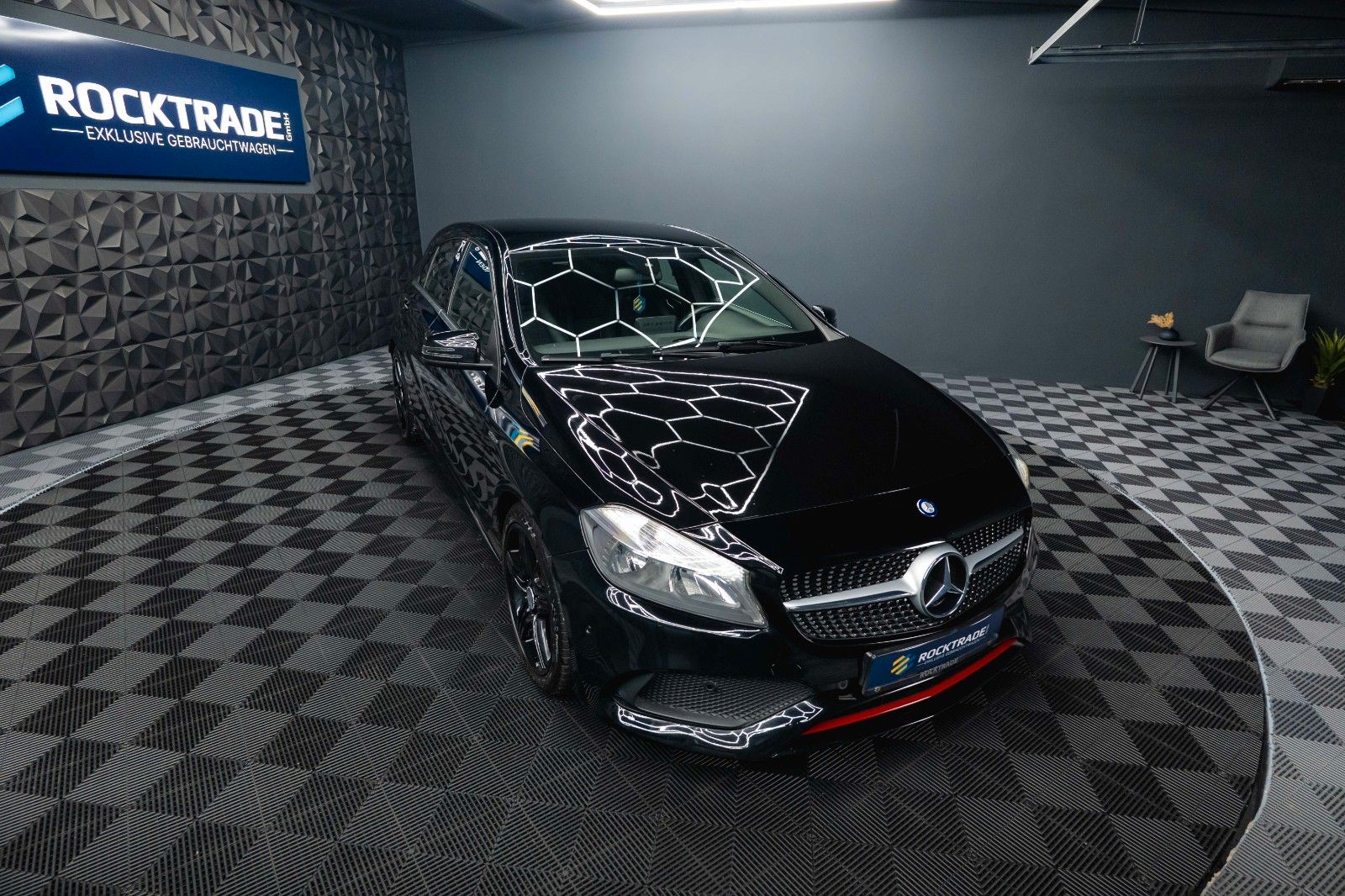 Fahrzeugabbildung Mercedes-Benz A 250 AMG Sport Black Edition *TÜV Neu*Navi*19%*