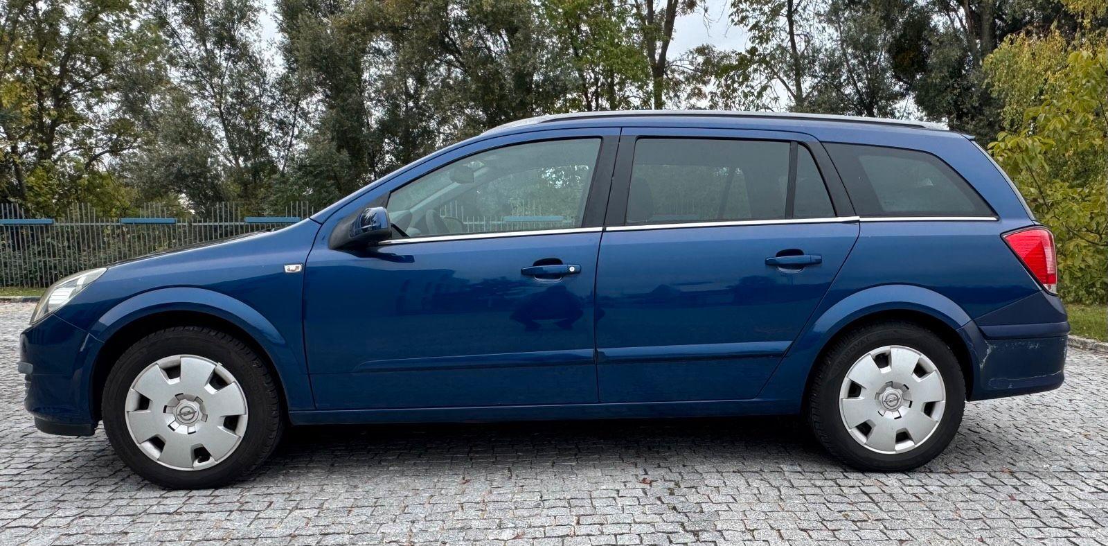 Opel Astra 2006 — interior