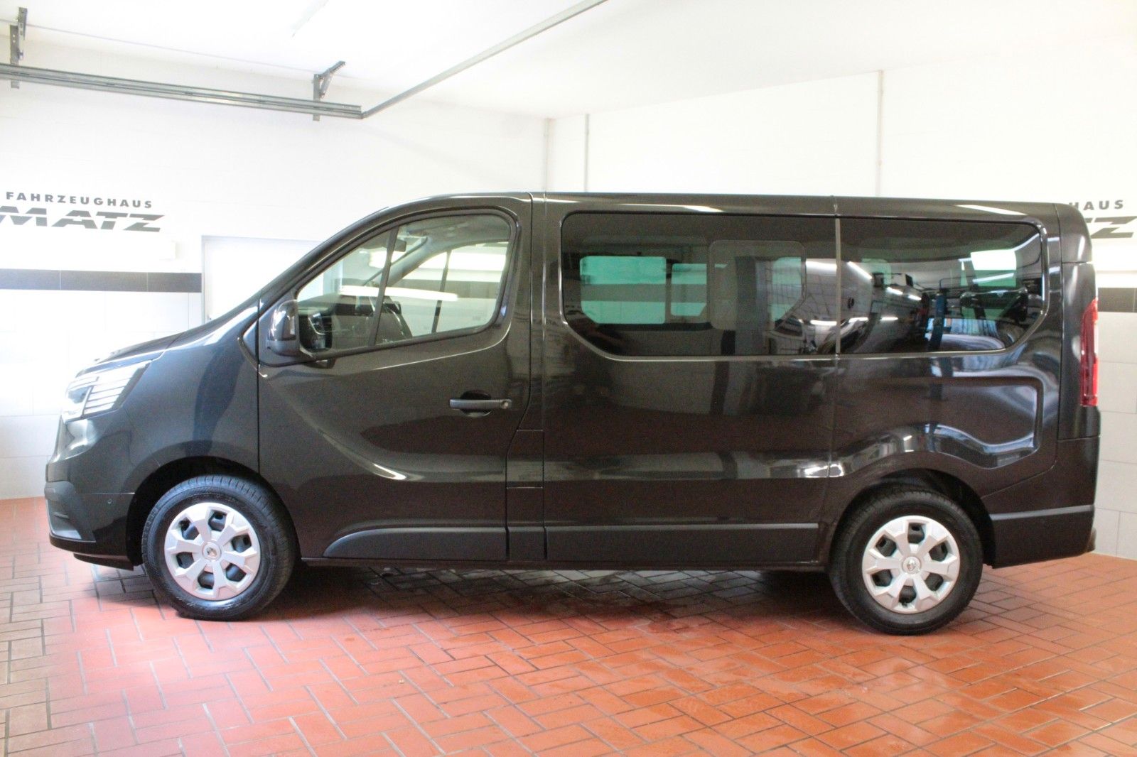 Fahrzeugabbildung Renault Trafic Blue dCi 150 EDC Life*Automatik*9-Sitzer*