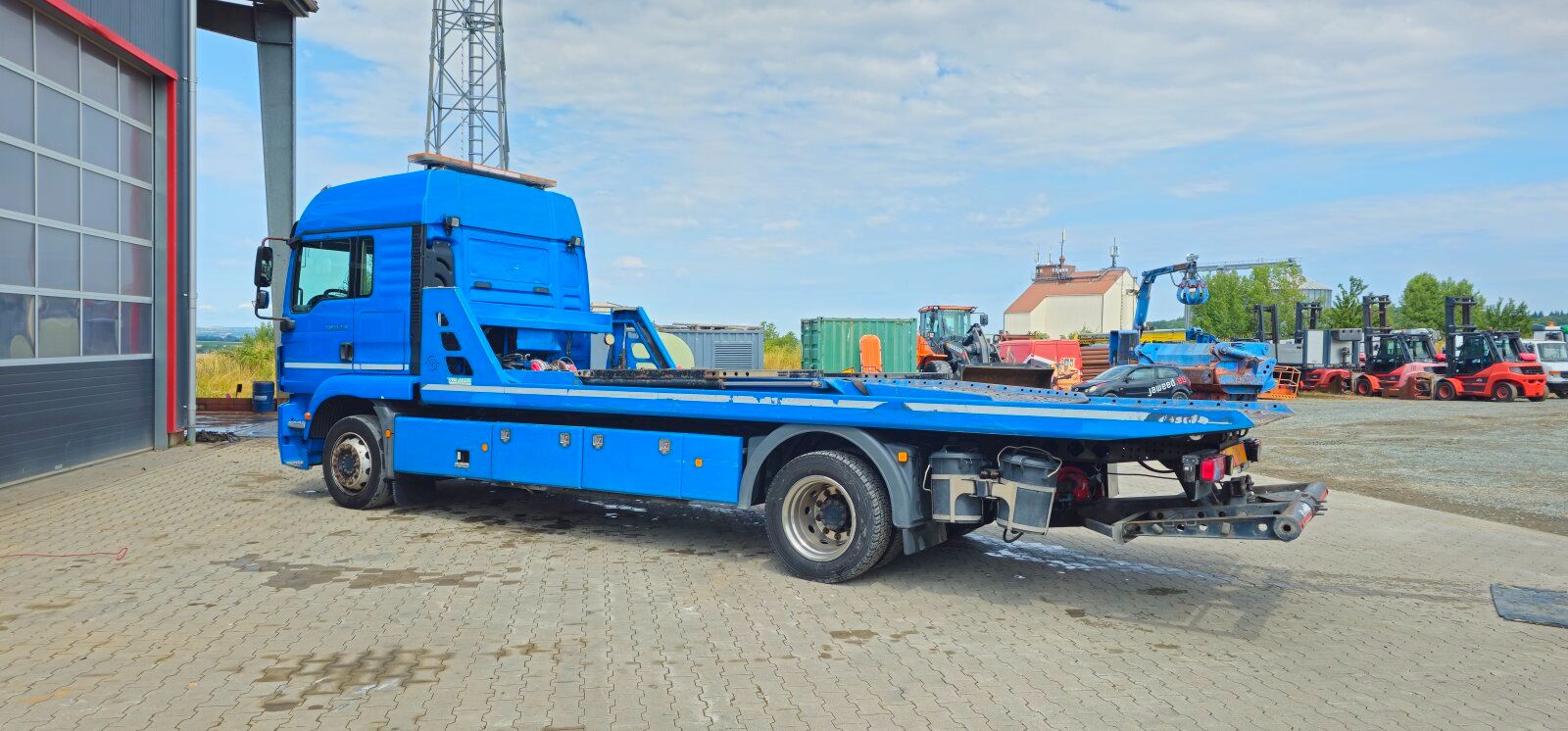 Fahrzeugabbildung MAN TGM 15.250 Doppelstock + Brille /6 Sitze +Winde