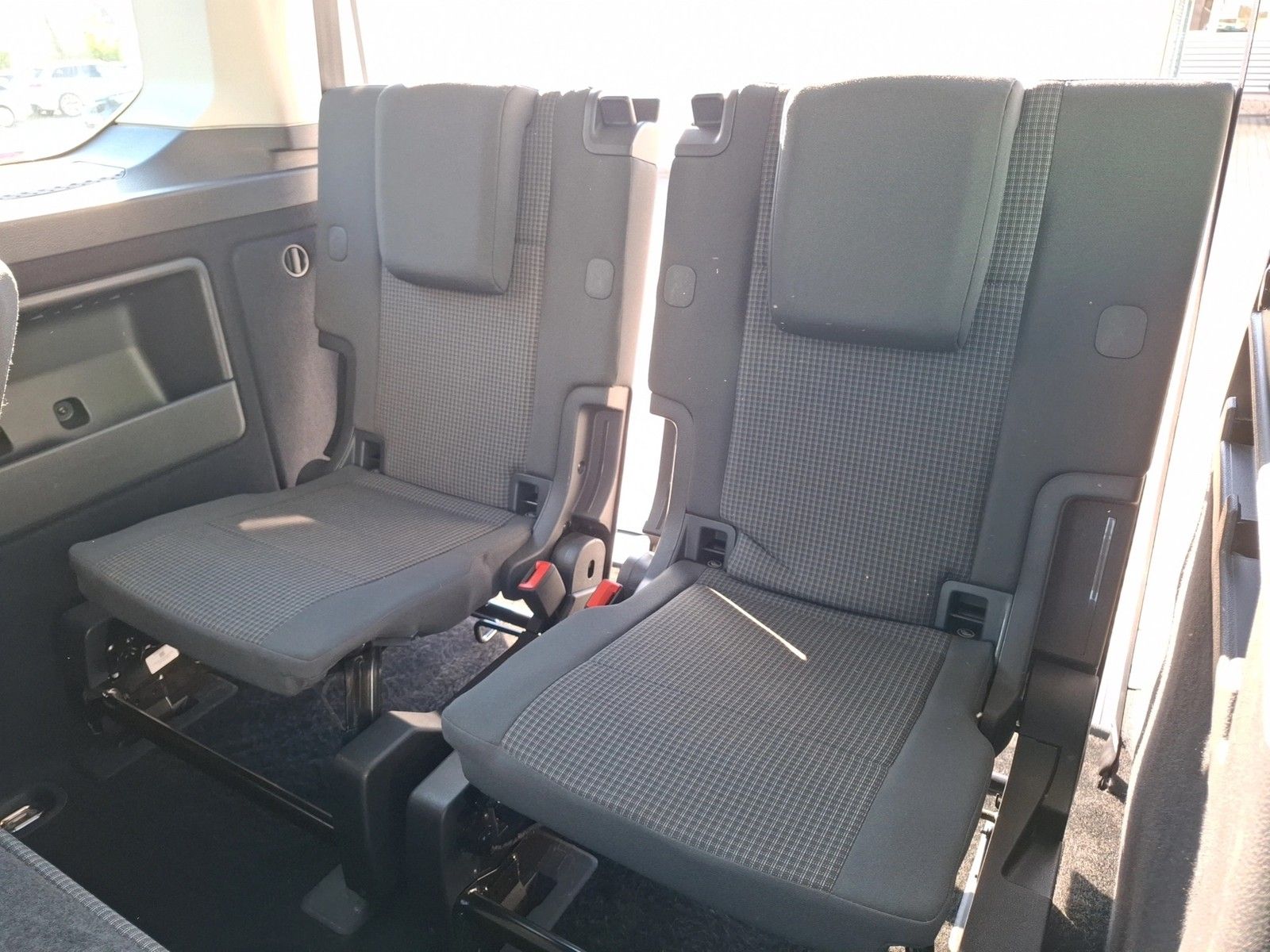 Fahrzeugabbildung Volkswagen Caddy Kombi TDI 7-Sitzer Klima GRA PDC SH