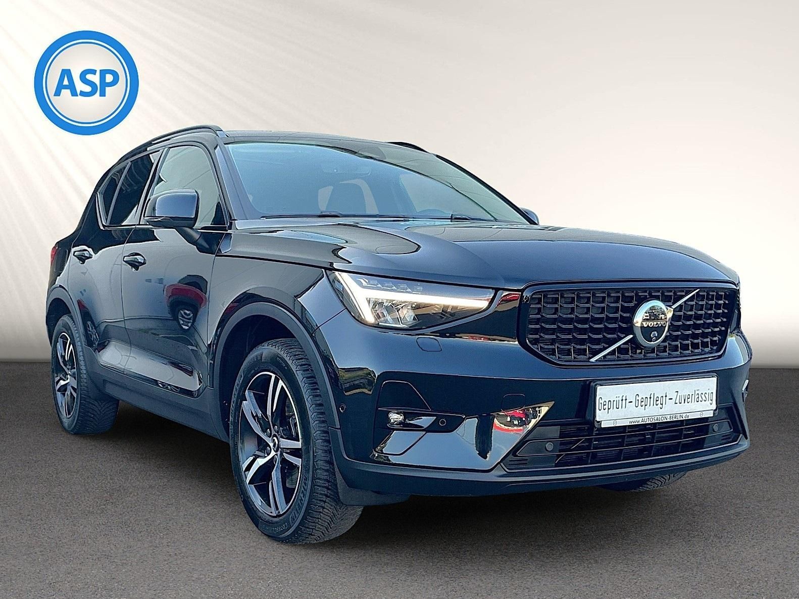 Volvo XC40 B3 DKG +Dark LED PANO H&K Apple&Andro RFK imagem 3