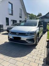 Volkswagen VW Touran Highline R-Line Black Style 1.5 TSI  - Volkswagen Touran Style mit Benzin-Antrieb