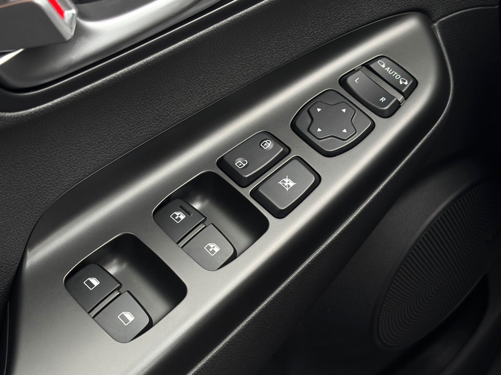 Fahrzeugabbildung Hyundai KONA E Trend ACC LKAS NAV CAM PDC KRELL CarPlay