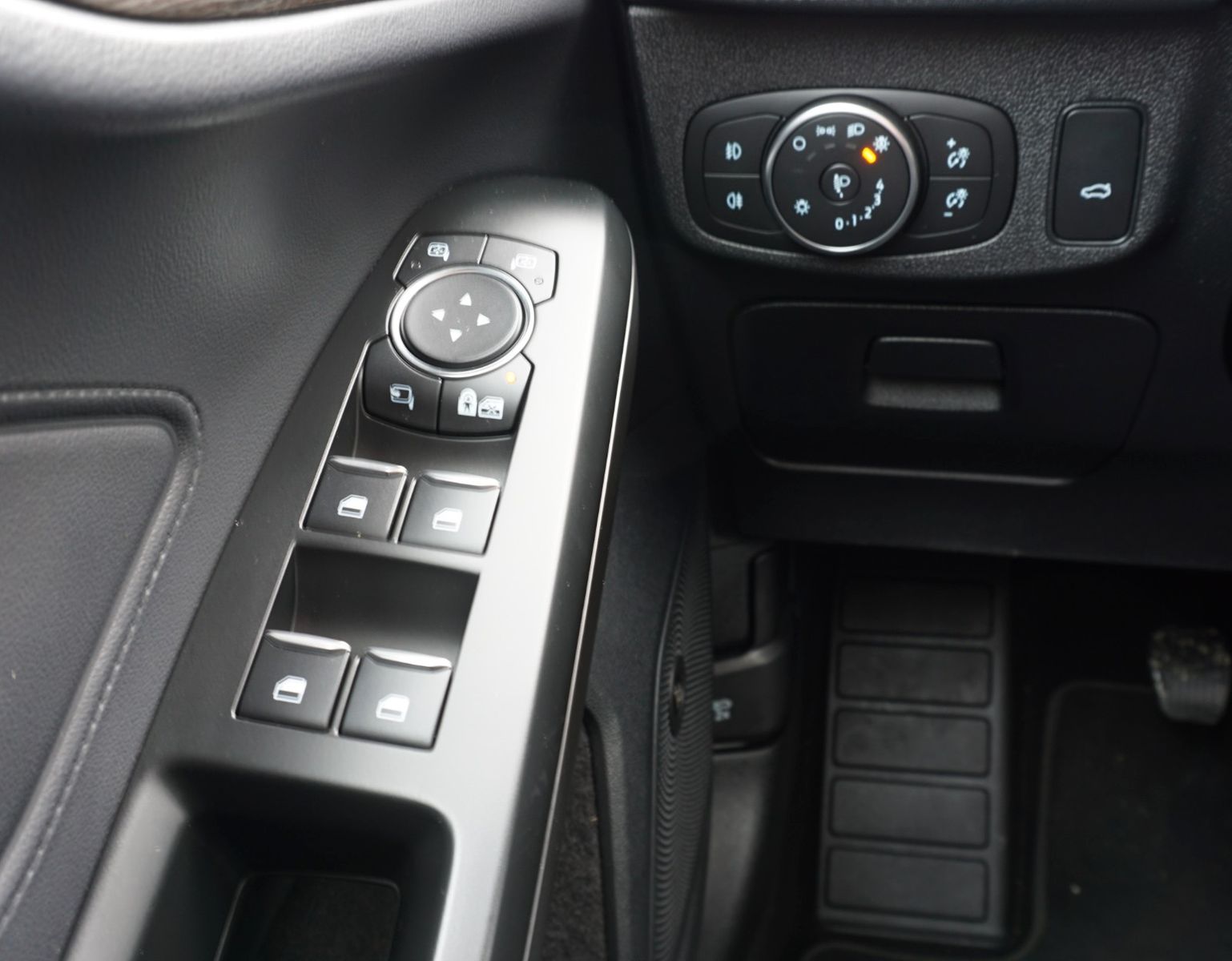 Fahrzeugabbildung Ford Focus Turnier Vignale, Kamera, Pano, Leder, LED