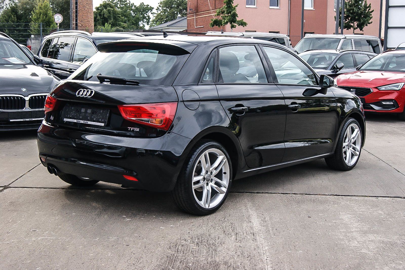 Fahrzeugabbildung Audi A1 Sportback S line Sportpaket NAVIGATION PDC